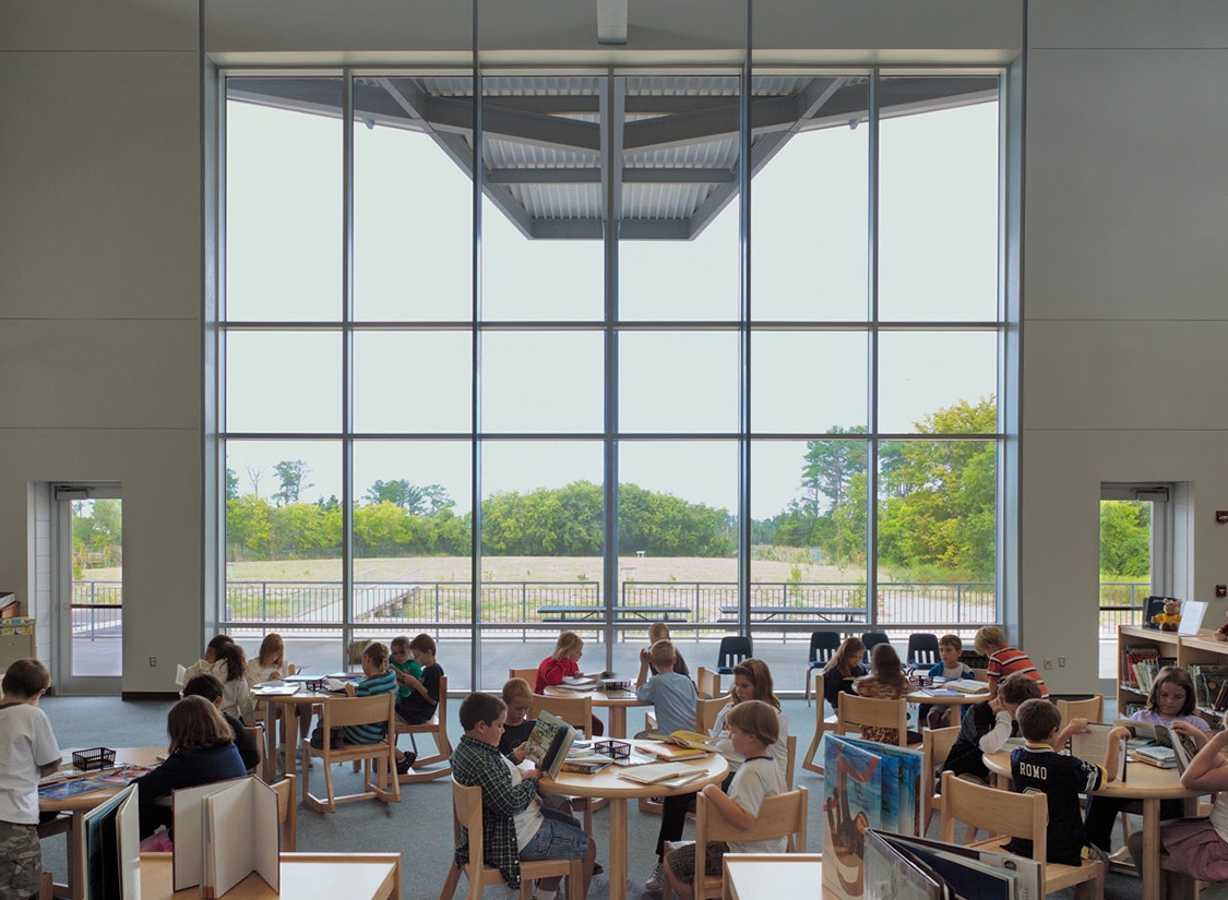 Public and community use spaces (media center, cafeteria / commons, and gymnasium) are grouped together and separated from the main body of the school by the administration. The educational spaces are organized around “grade houses”, smaller communities of 225 students. 